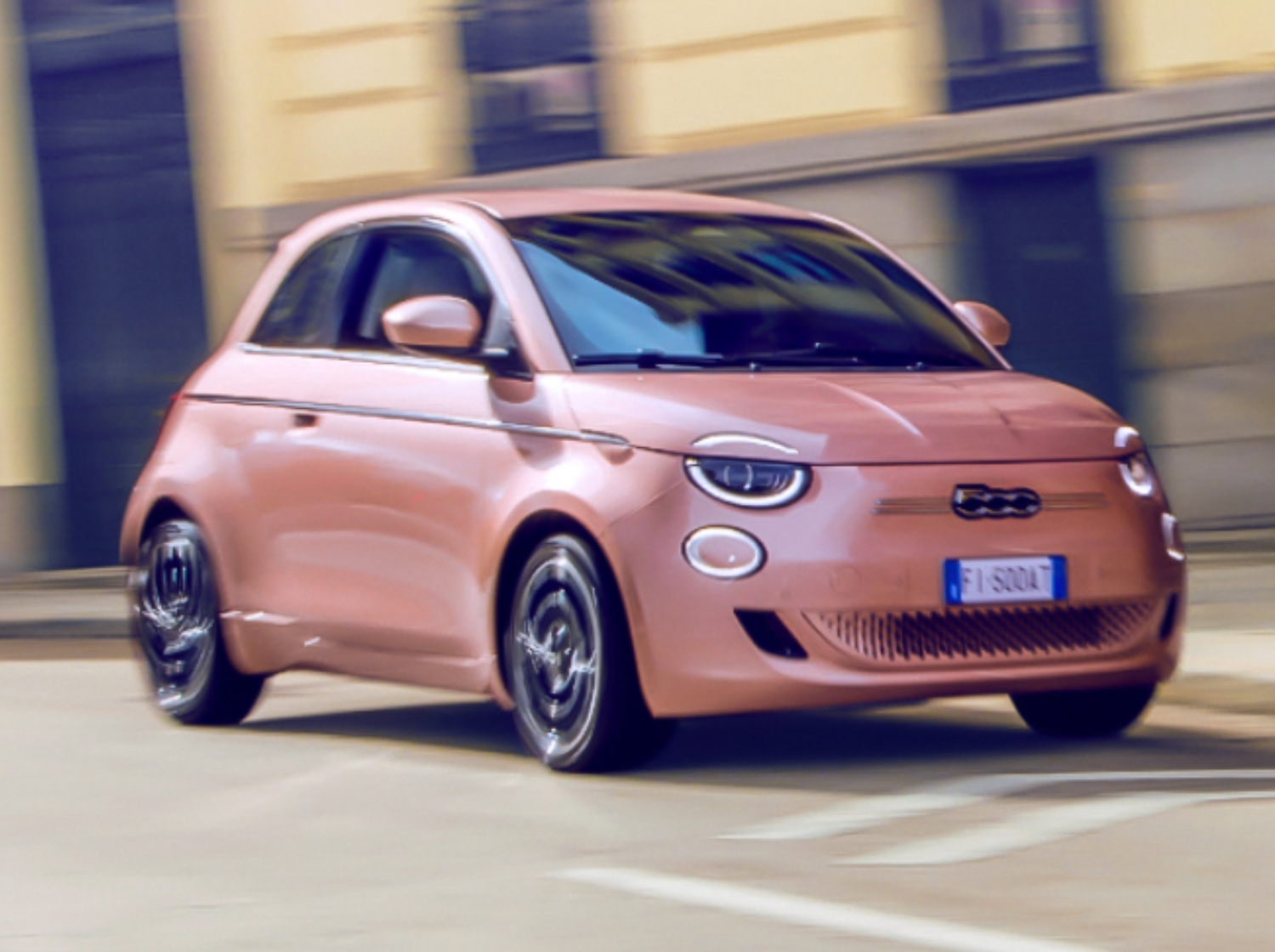 Fiat 500E driving shot