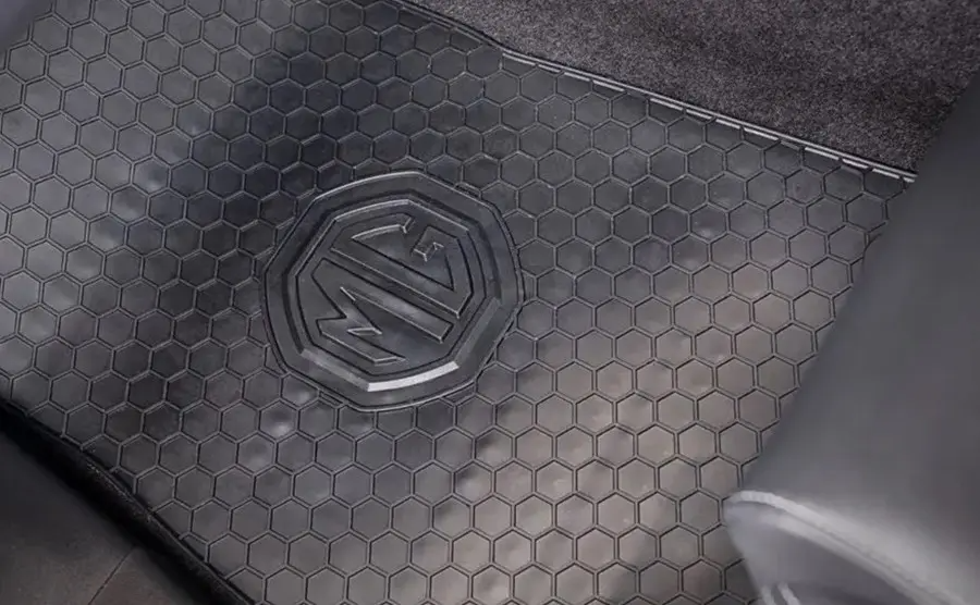 MG HS Rubber Floor Mats