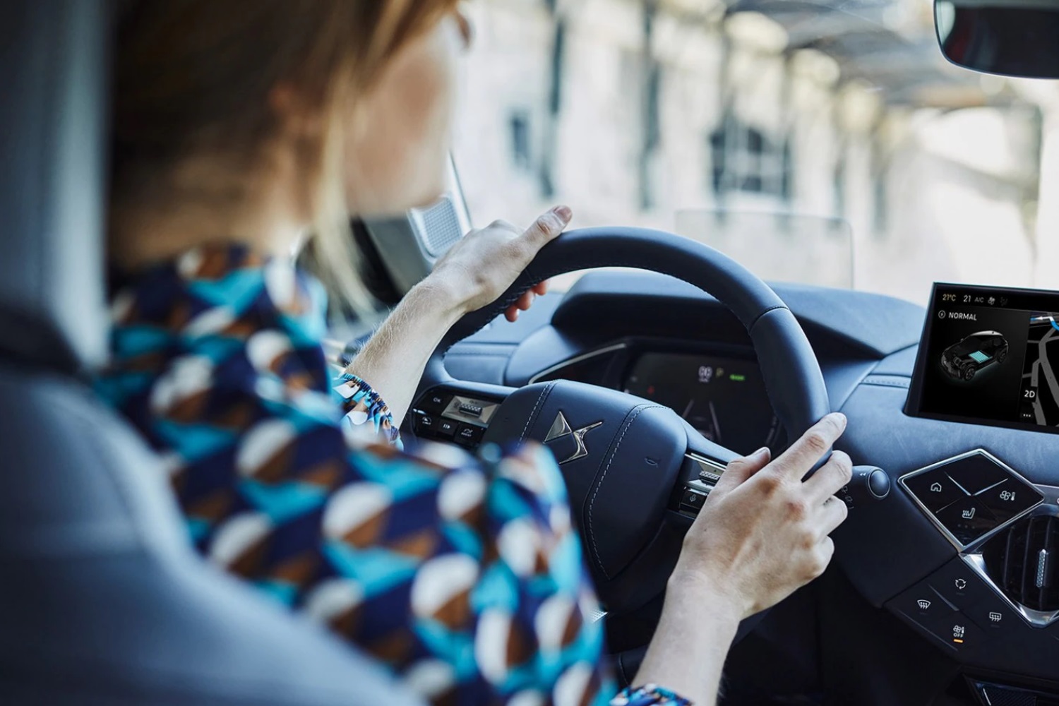 lady seating and driving DS3