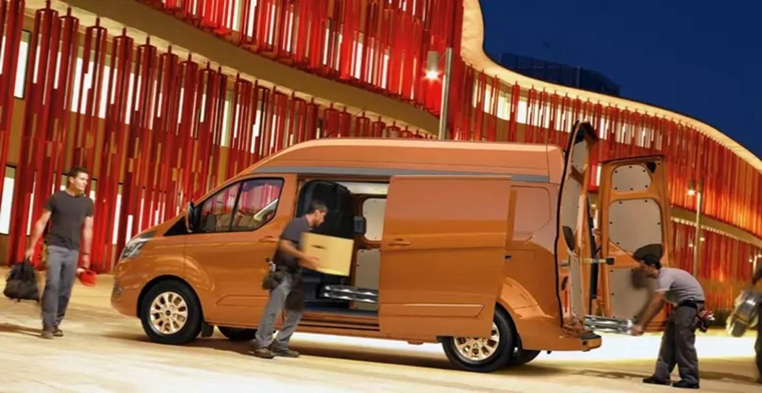 Ford Transit Custom workmen