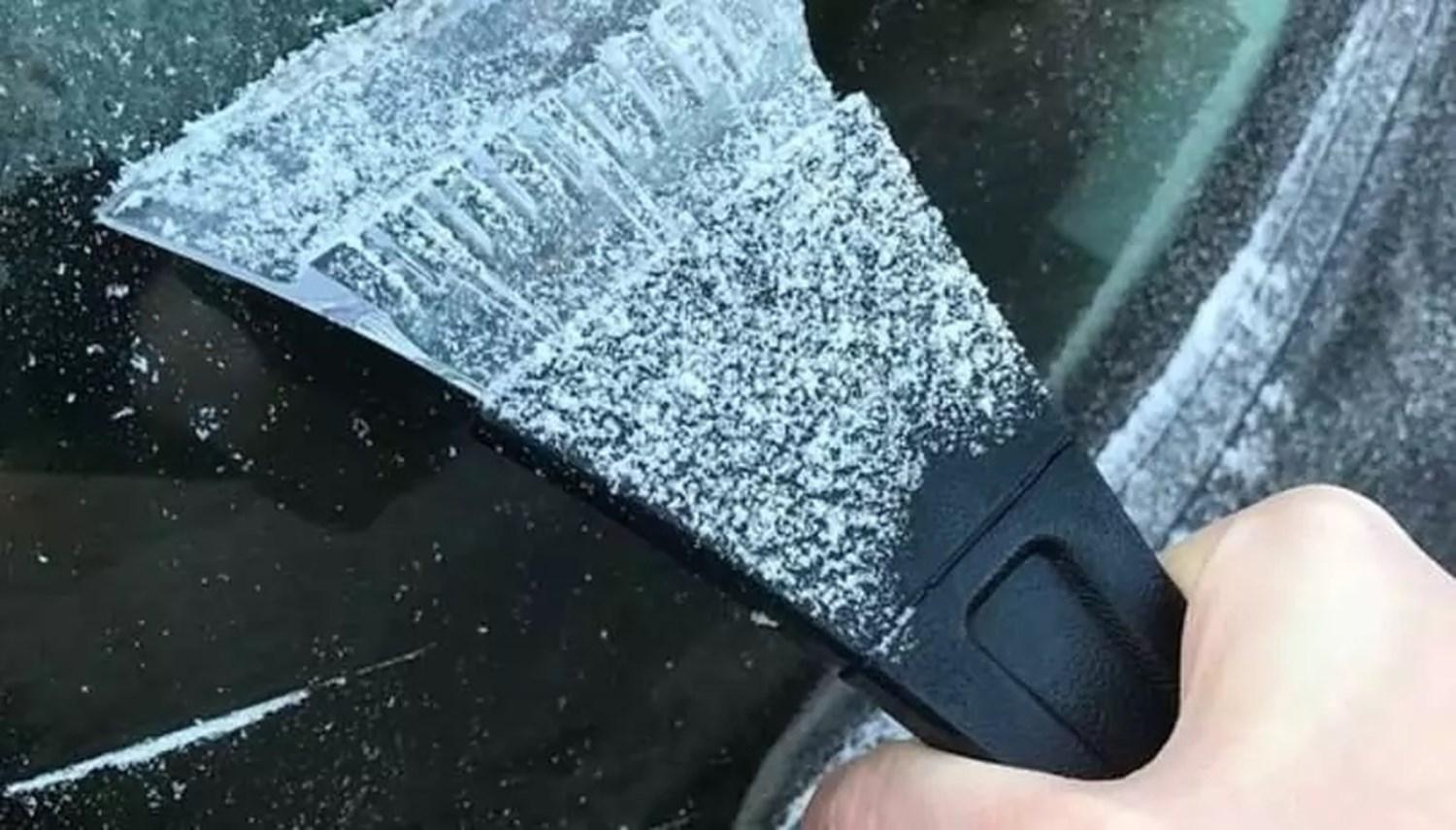 Car de-icer scraper 