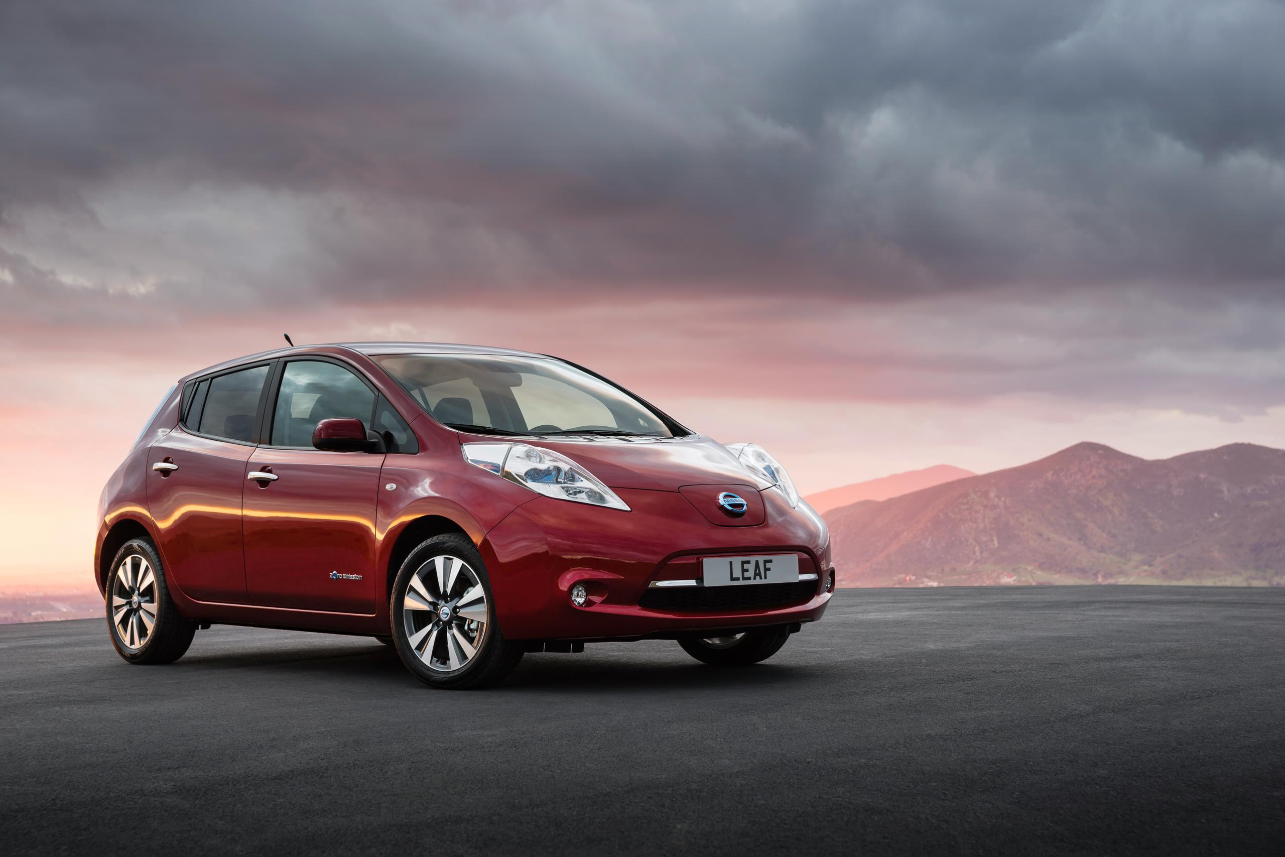 As Nissan LEAF passes 40,000 UK sales, the original mainstream EV is named ‘Used Electric Car of the Year’ at DrivingElectric Awards 2021