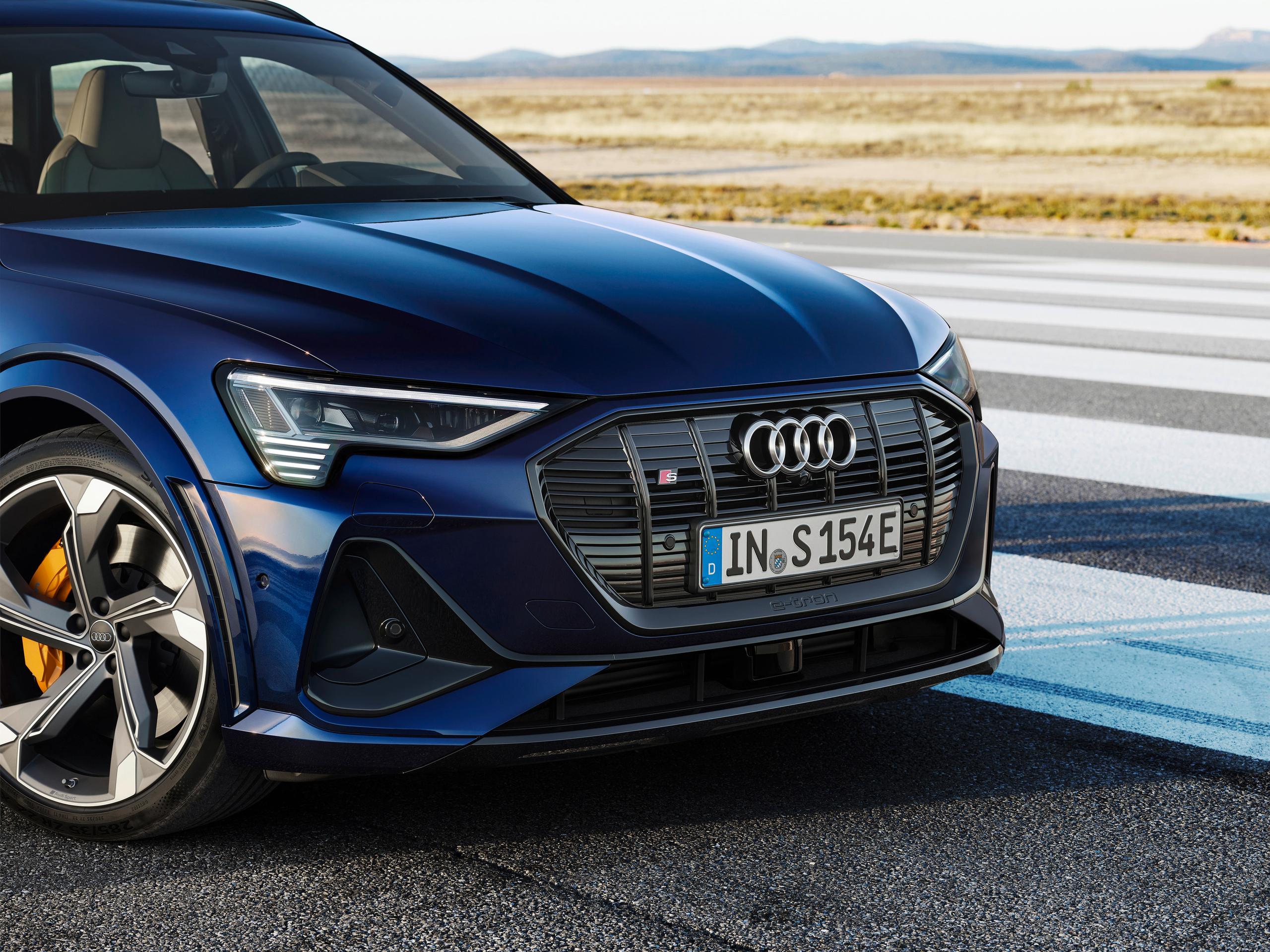 Audi e-tron S blue front