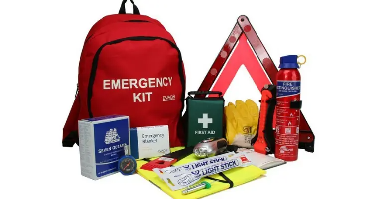 KEEP AN EMERGENCY KIT IN YOUR CAR