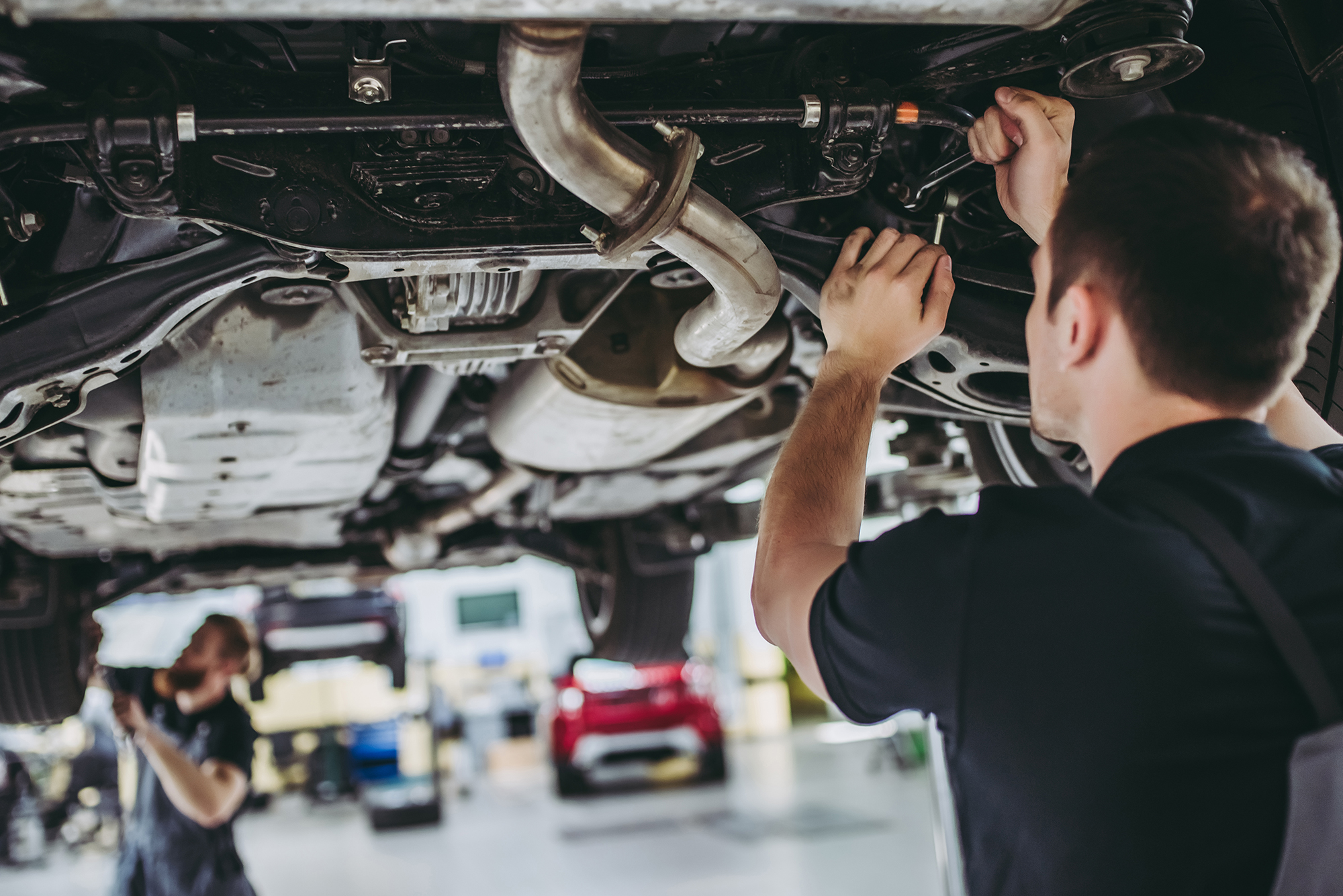 A Nissan service mechanic carrying out a car service on a Nissan vehicle in Aylesbury