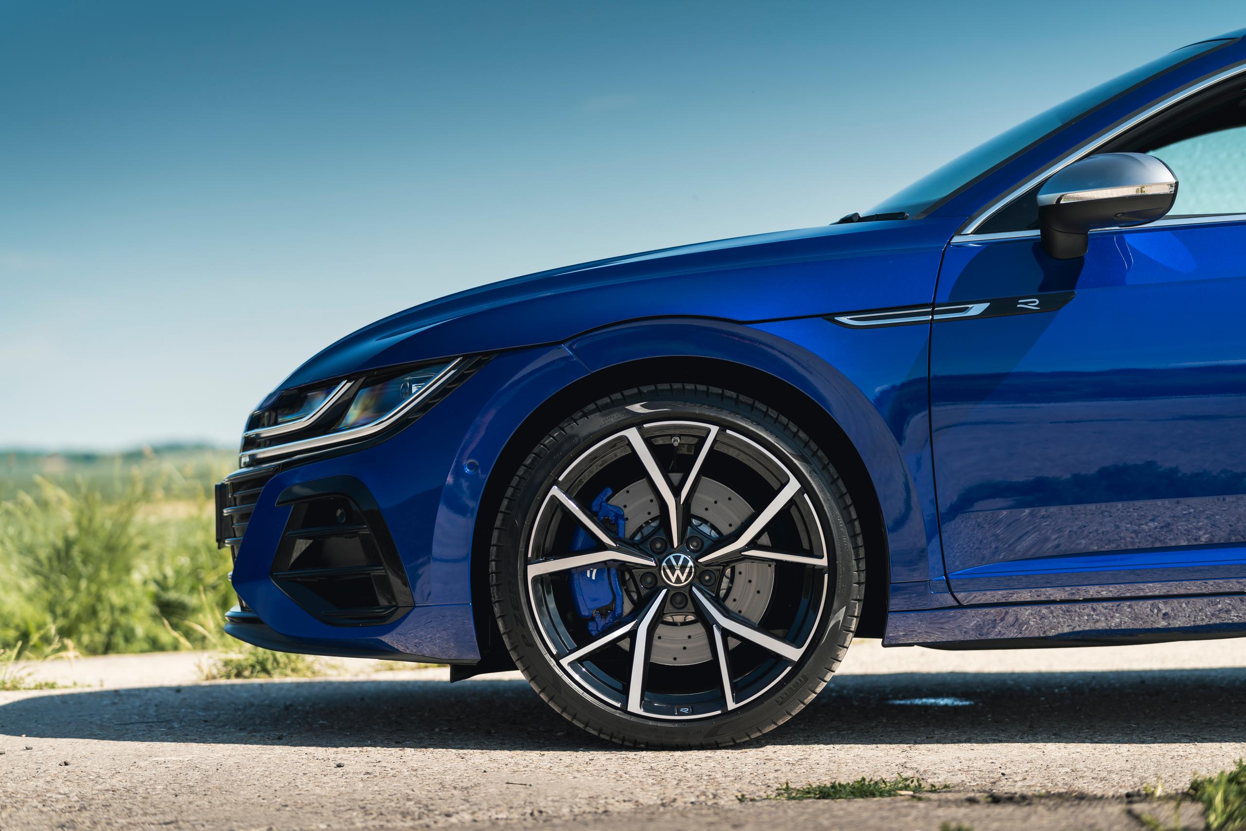 VW Arteon Shooting Brake front