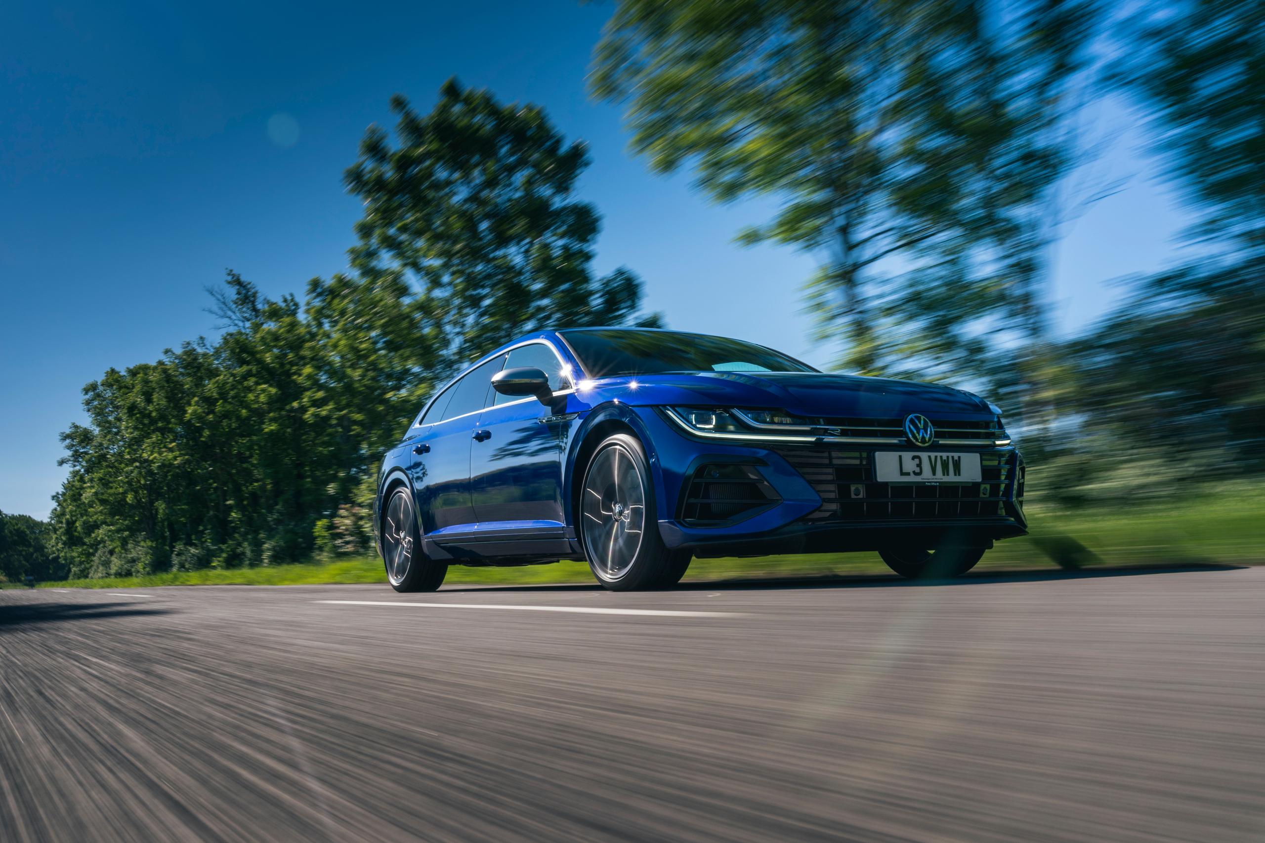 VW Arteon Shooting Brake Driving