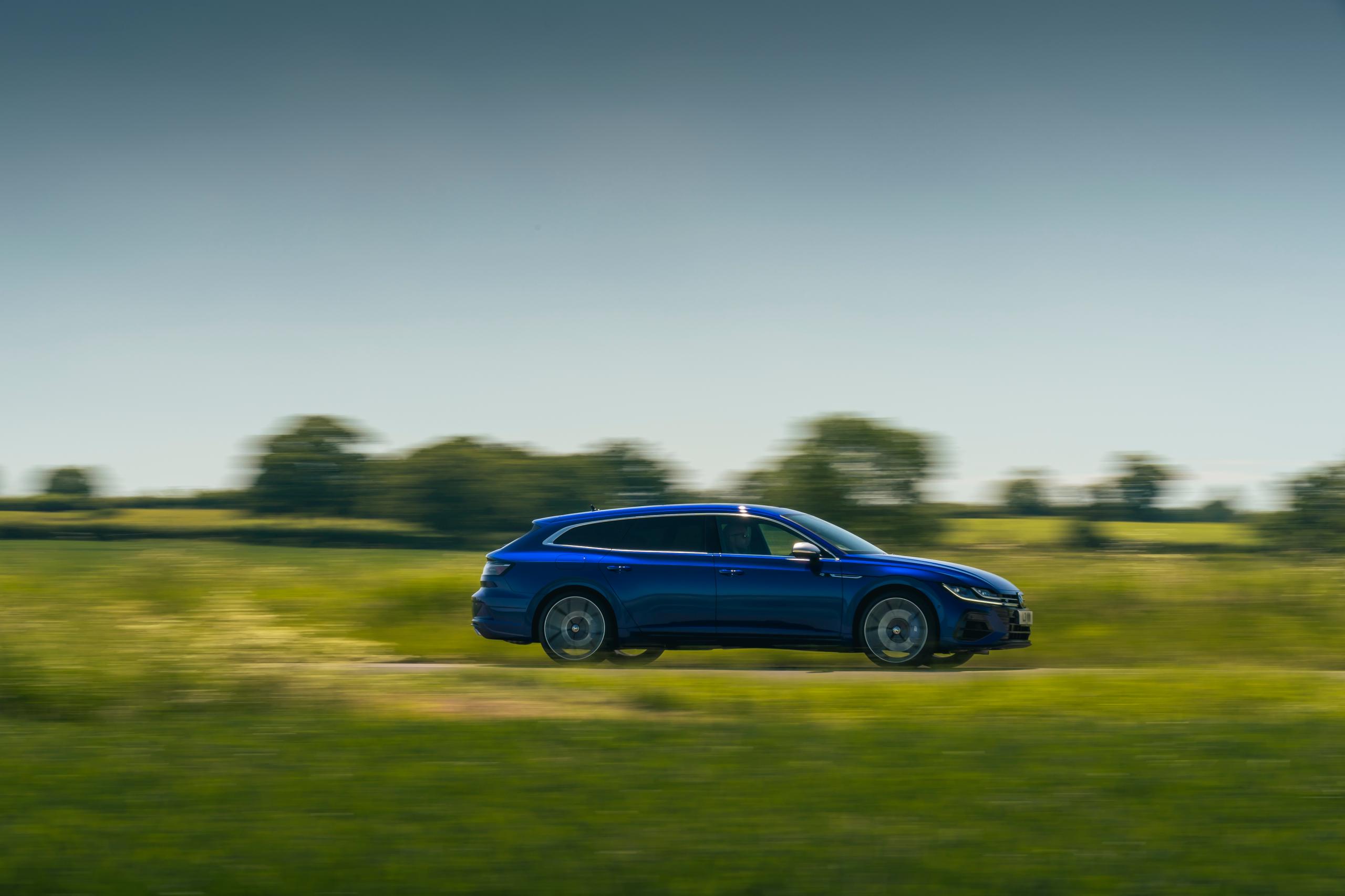 VW Arteon Shooting Brake Driving