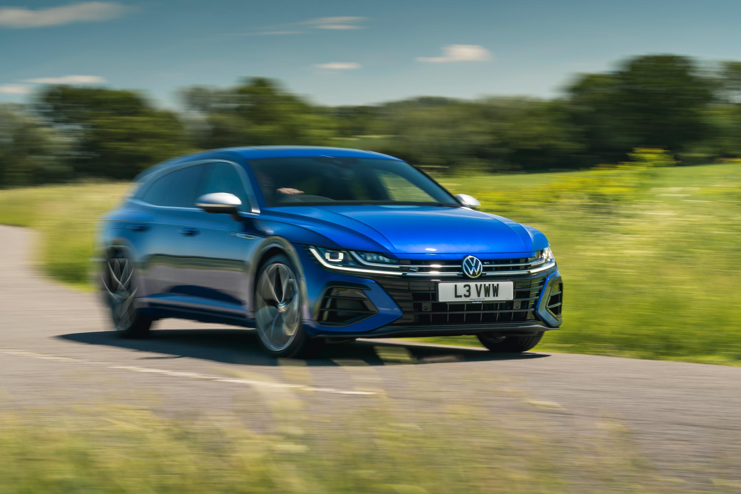 VW Arteon Shooting Brake Driving