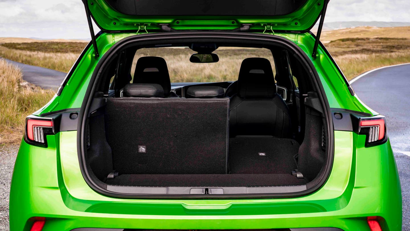 boot of vauxhall mokka