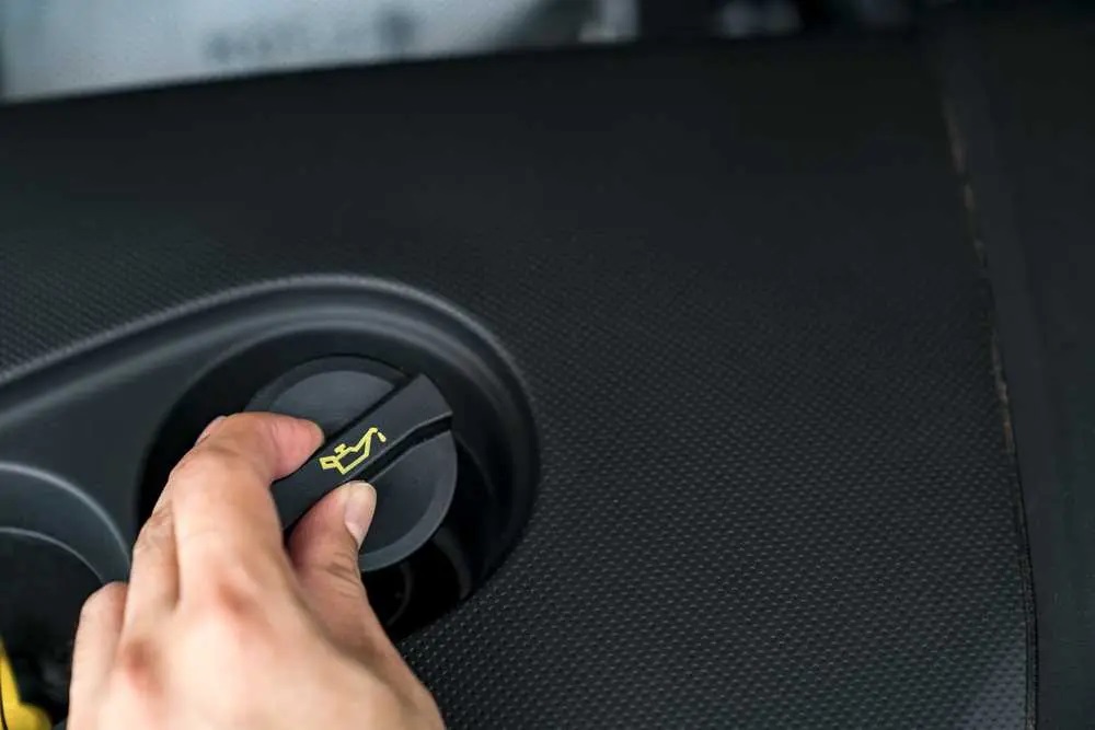 Car oil tank cap