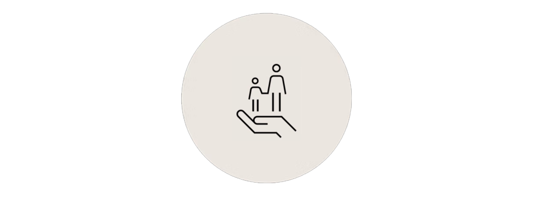 hand with people stood on top icon