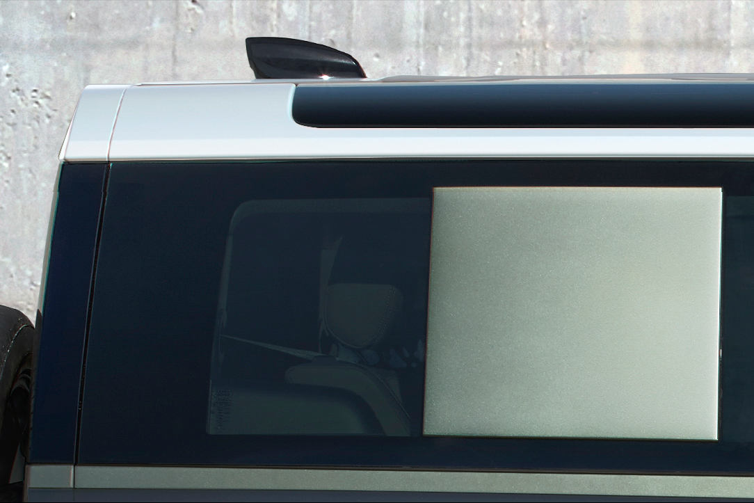side back window of a Defender 90