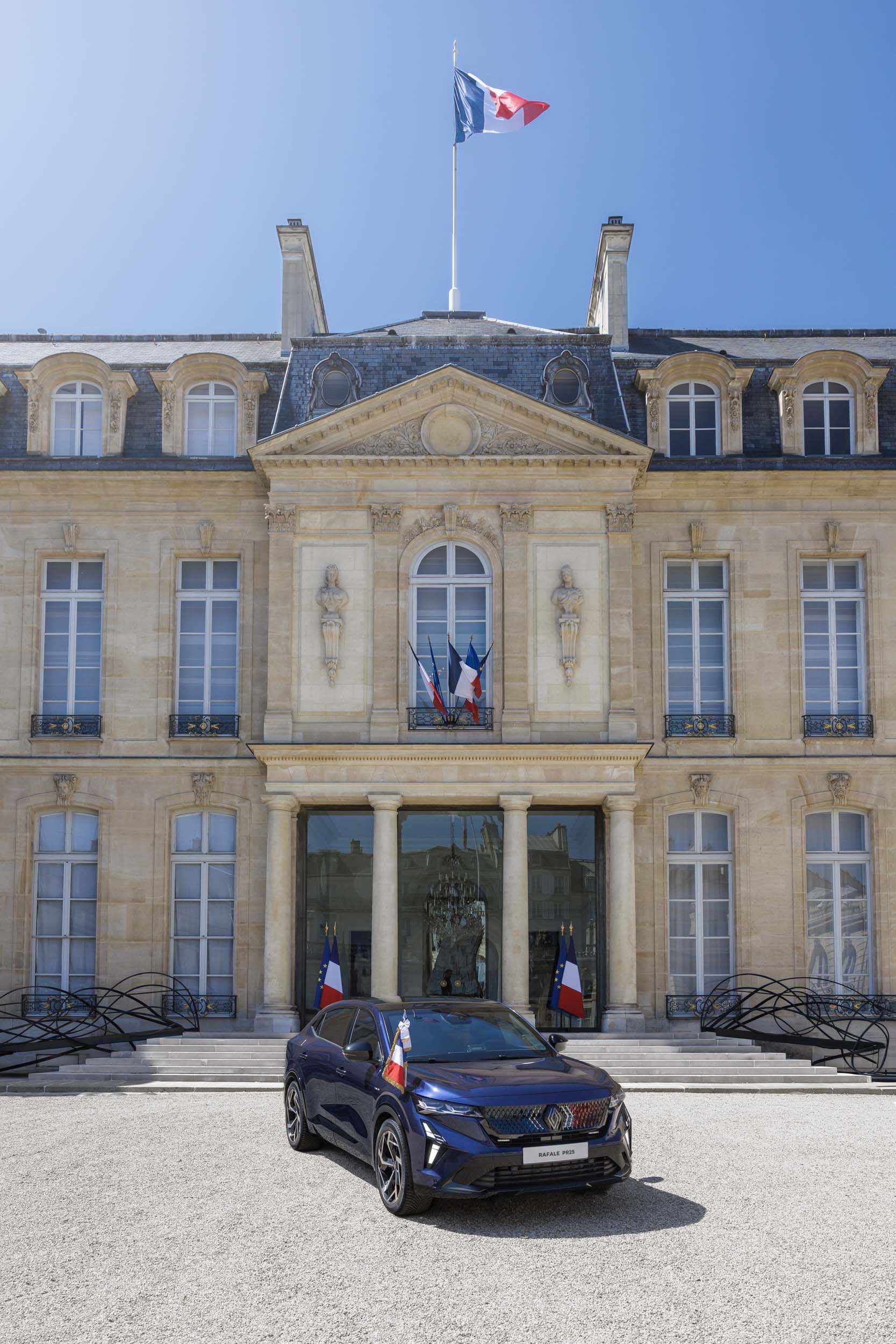 Renault Rafale Blue car in front of presidency building in France