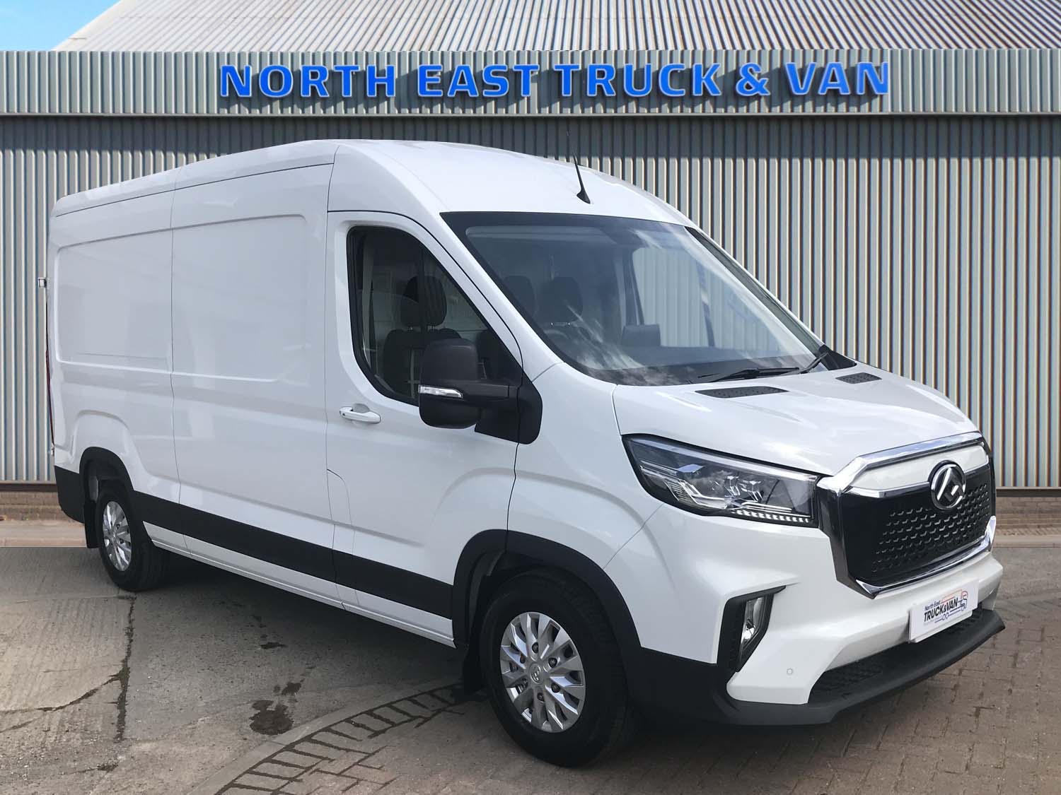 White MAXUS