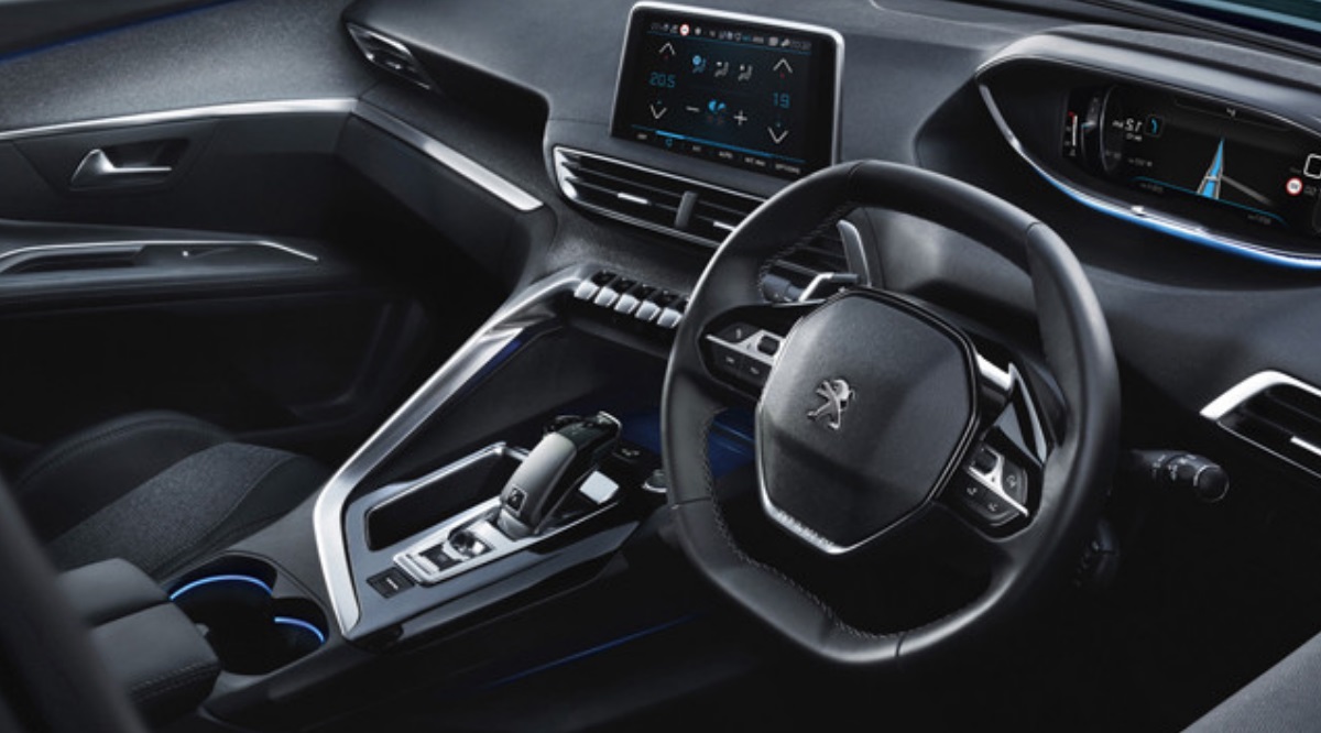 Interiot view of a 5008 SUV showcasing the i-Cockpit