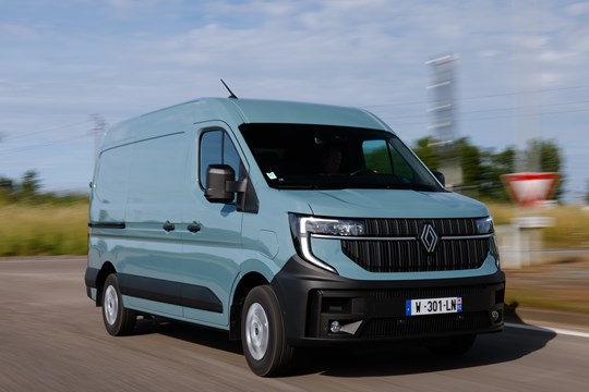 WHAT A HAUL! RENAULT MASTER SWEEPS 2025 PARKERS VAN AND PICKUP AWARDS