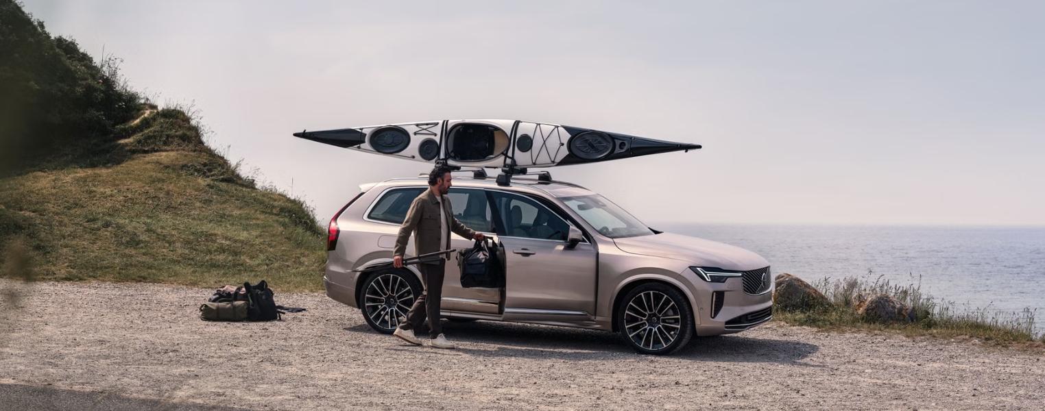 Volvo XC90 Parked Outdoors With a Roof Rack