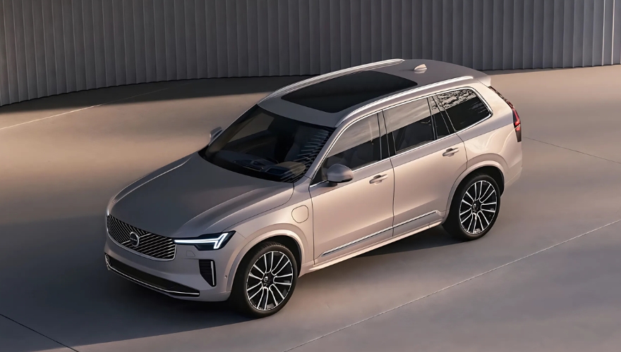 Volvo XC90 parked outside a modern structure.