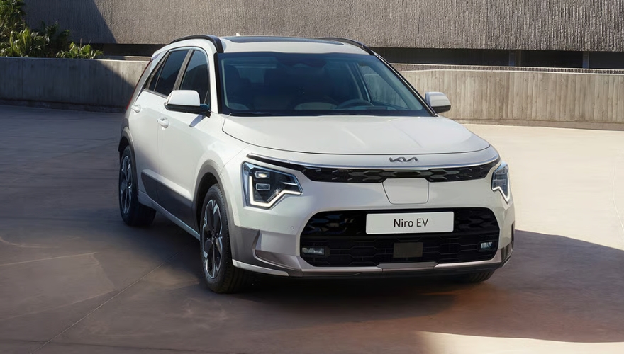Kia Niro Hybrid in white parked outdoors.
