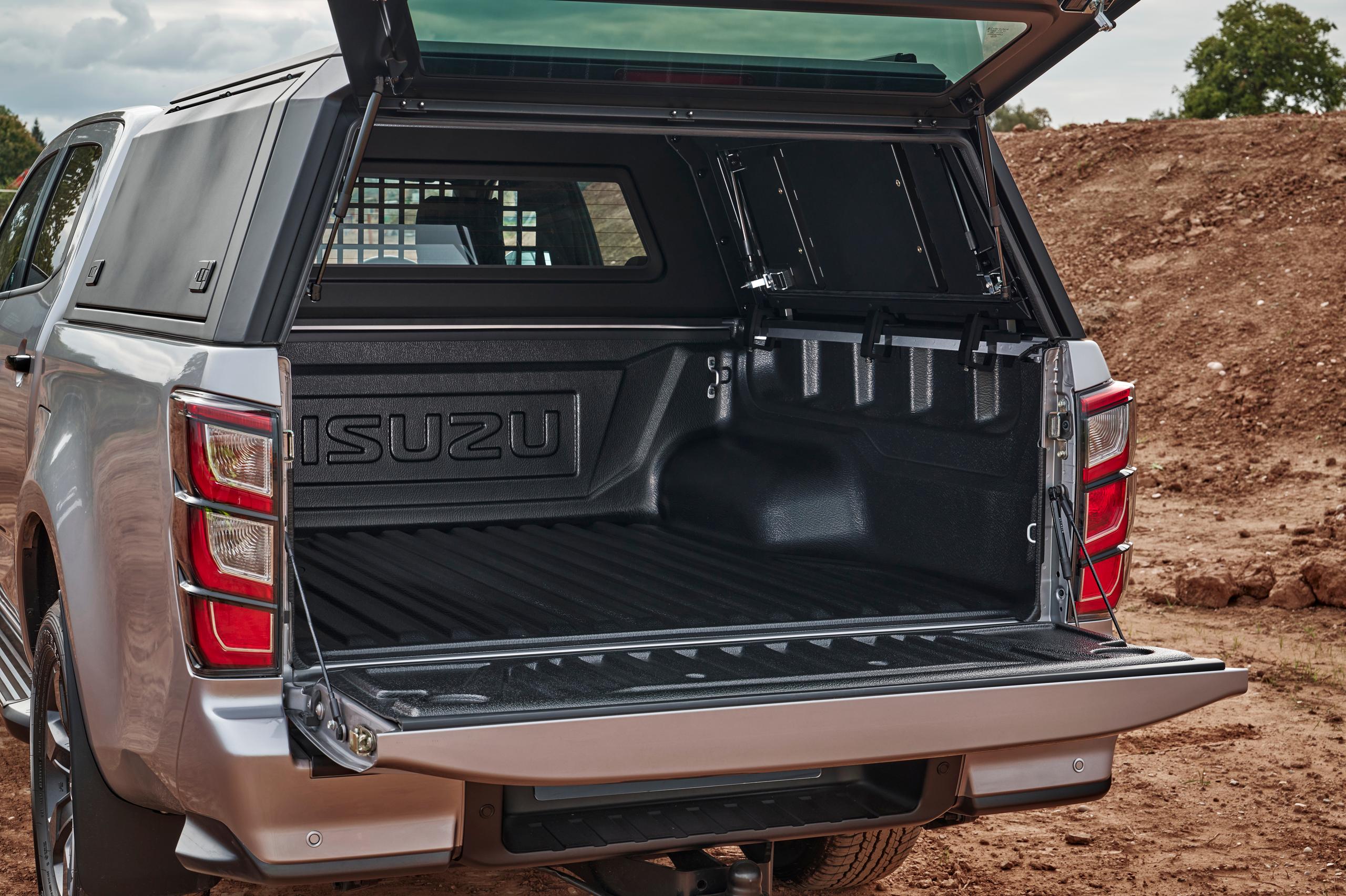 bed size of Isuzu D-Max V-Cross Commercial