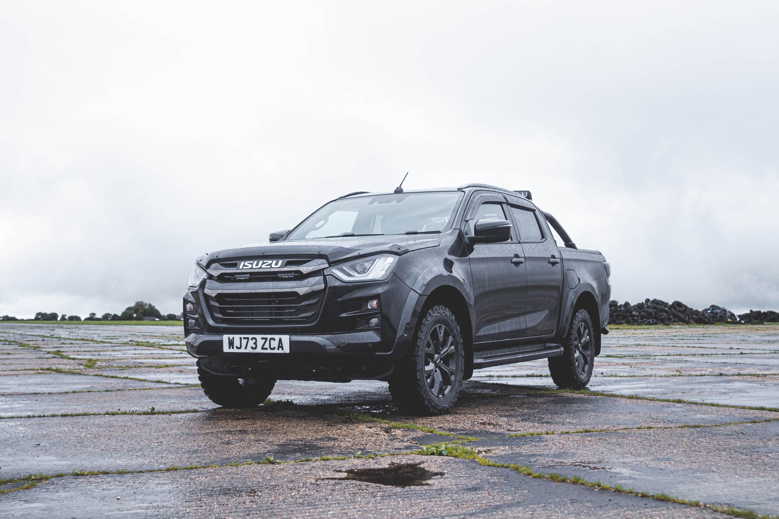 black isuzu dmax