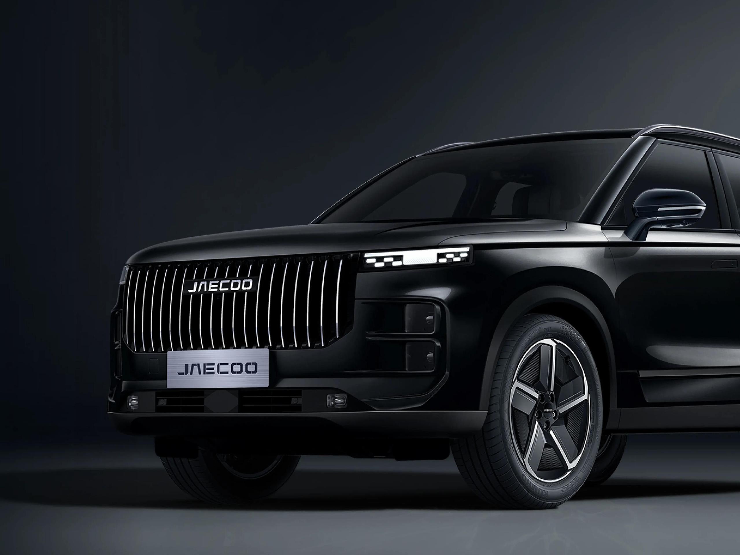Front three-quarter view of the Jaecoo SUV in black, featuring a bold vertical-slat grille, distinctive pixelated LED daytime running lights and striking two-tone alloy wheels.