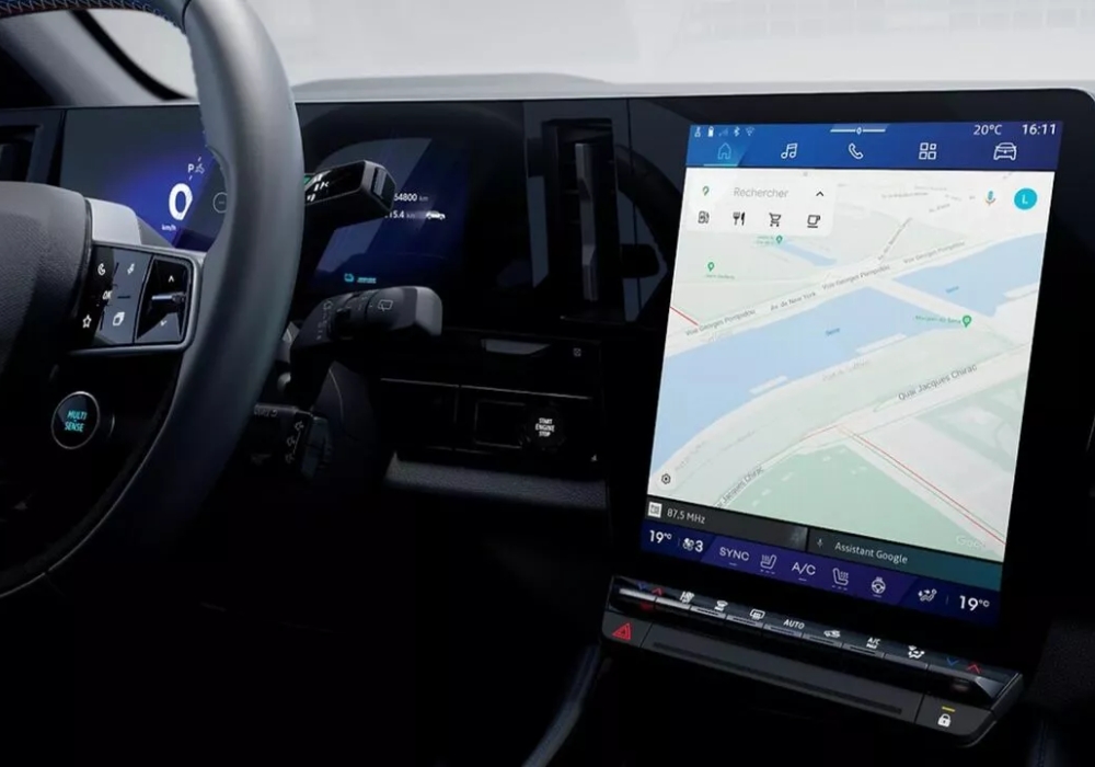 Interior display screen of Renault Austral showing navigation interface and route guidance.