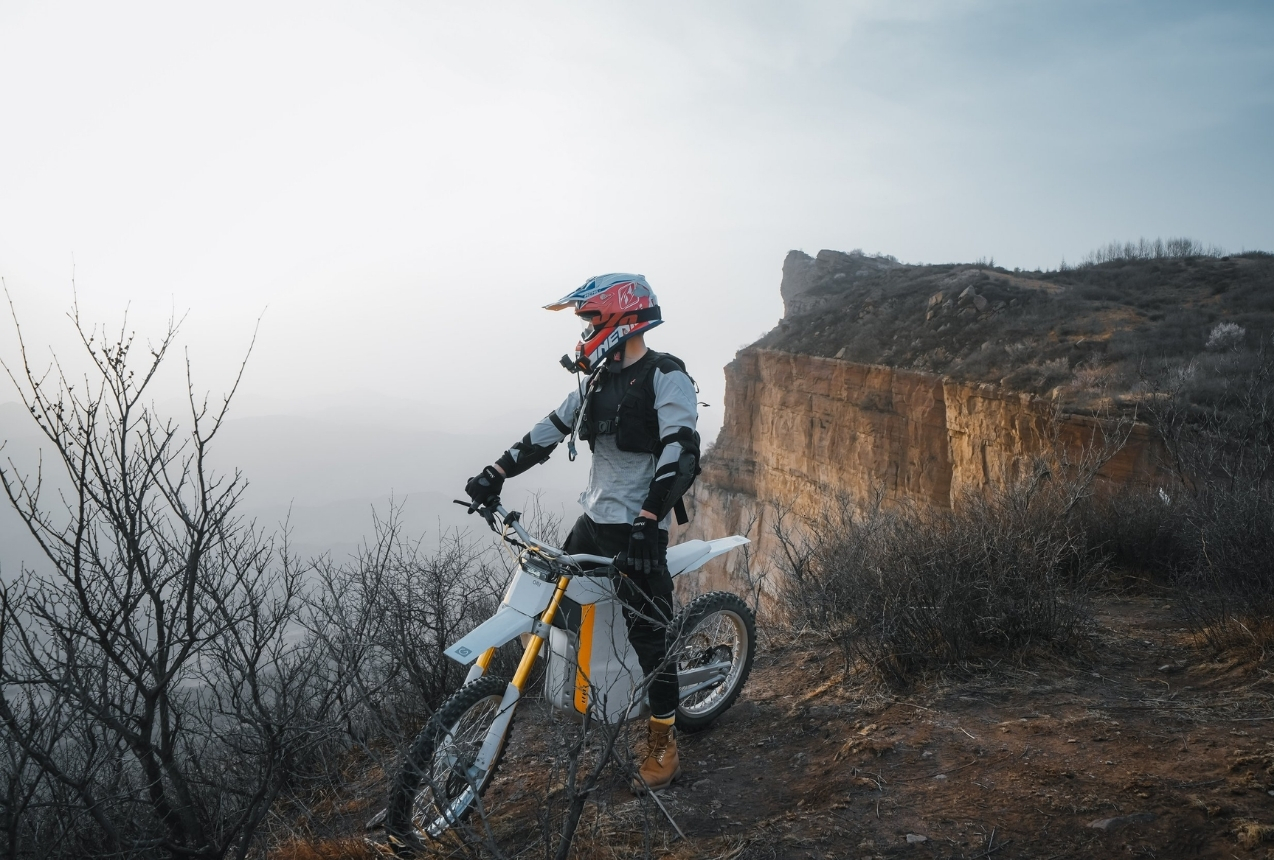 Gowow Elec bike on cliff edge