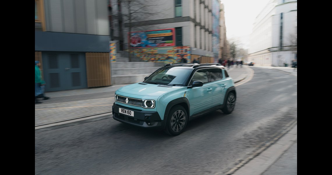 RENAULT 4 E-TECH ELECTRIC CLAIMS ‘SMALL SUV OF THE YEAR’ TITLE FOR SECOND YEAR RUNNING AT THE AUTO EXPRESS NEW CAR AWARDS 2026