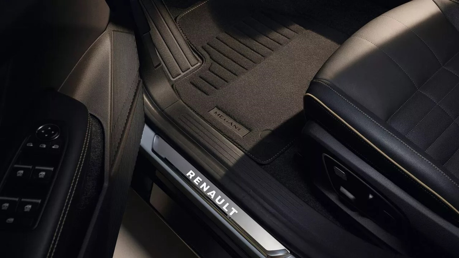Renault vehicle interior footwell with branded door sill and floor mat.