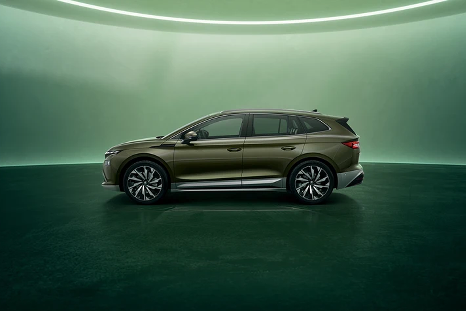 side profile of the new skoda enyaq