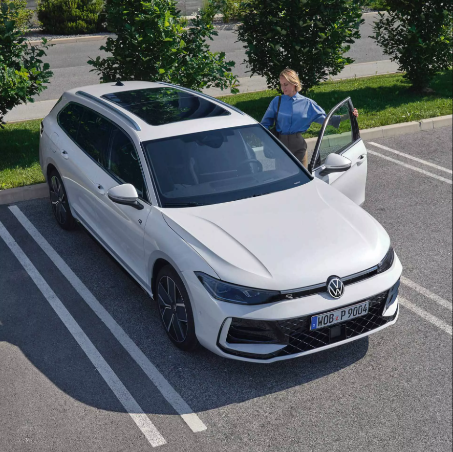 White Volkswagen Passat Exterior