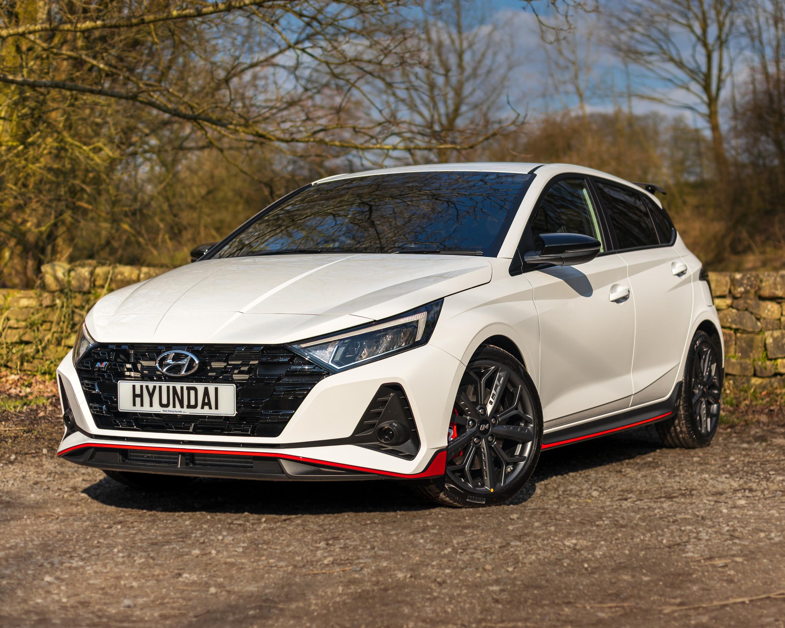 white hyundai i20 N Line