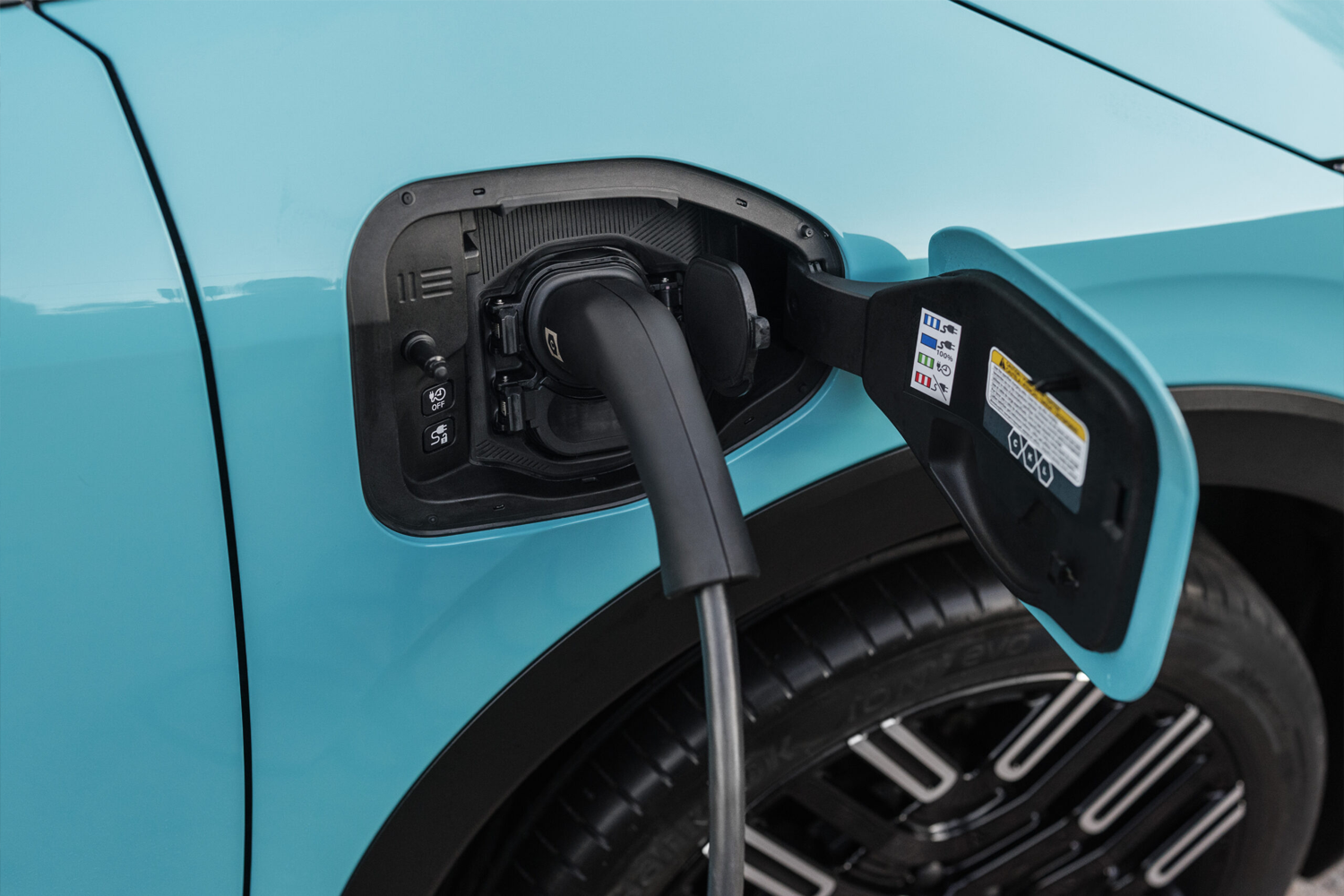 Nissan LEAF charging port
