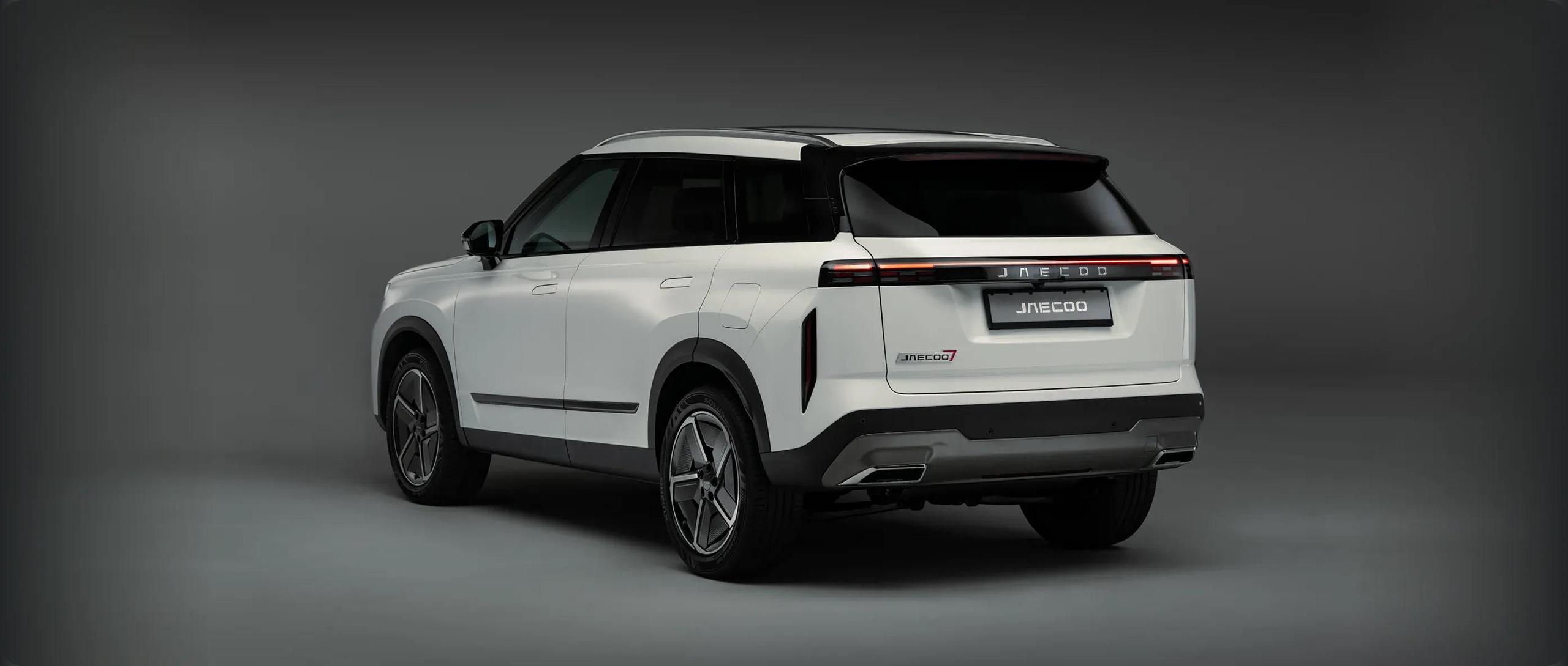 rear of white Jaecoo 7