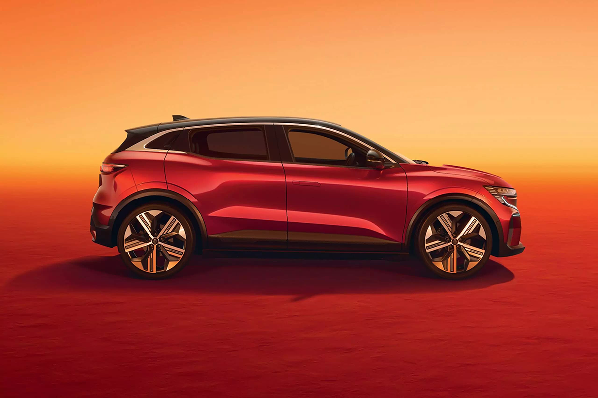 Renault Megane E-Tech Side View