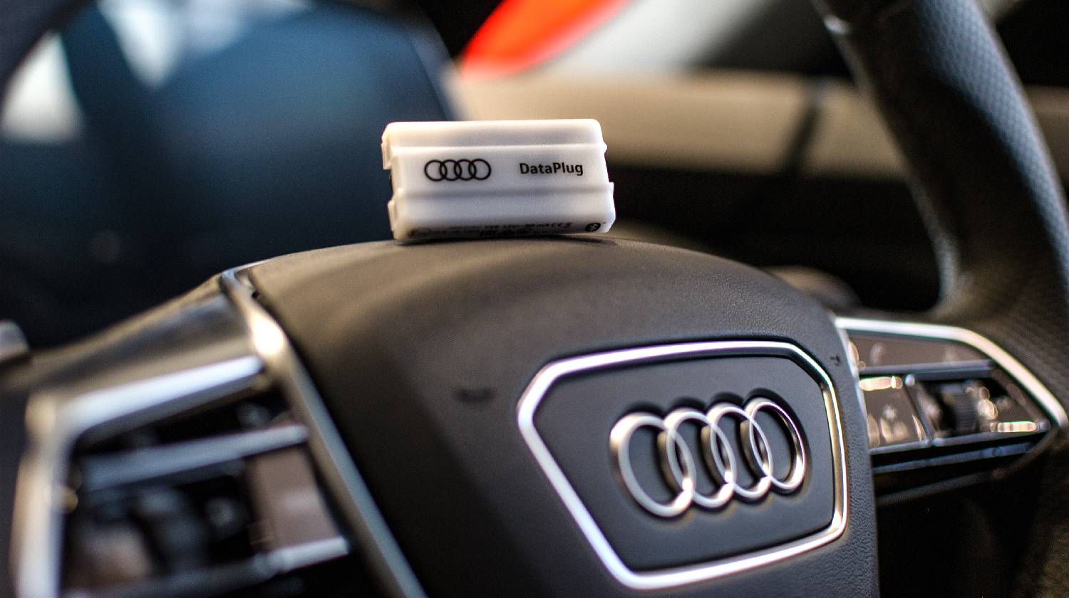 Audi DataPlug On Audi Steering Wheel