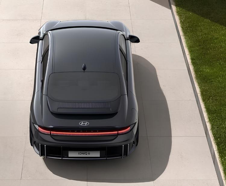 The Hyundai IONIQ 6 gallery image 1