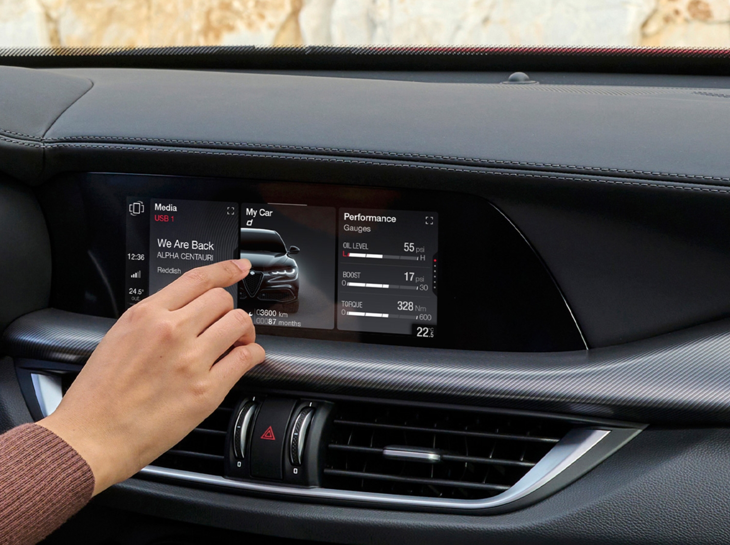 Stelvio touch screen