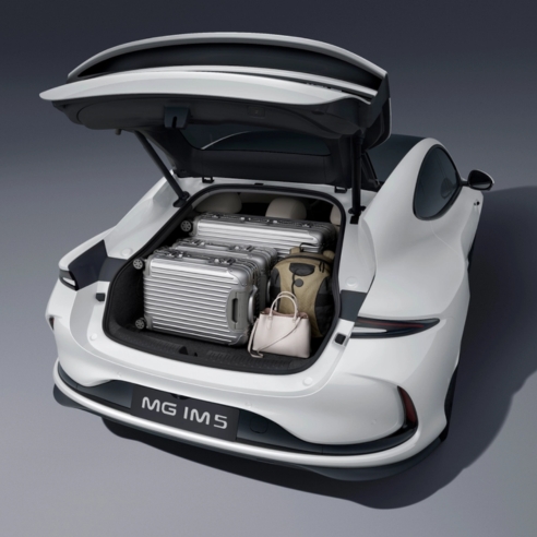 MG IM5 Boot Space