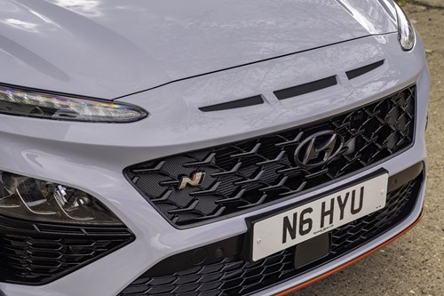 Front grill of a Grey Hyundai Fleet