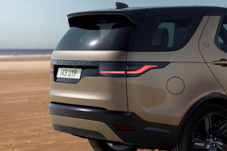 Land Rover Discovery Rear Side View