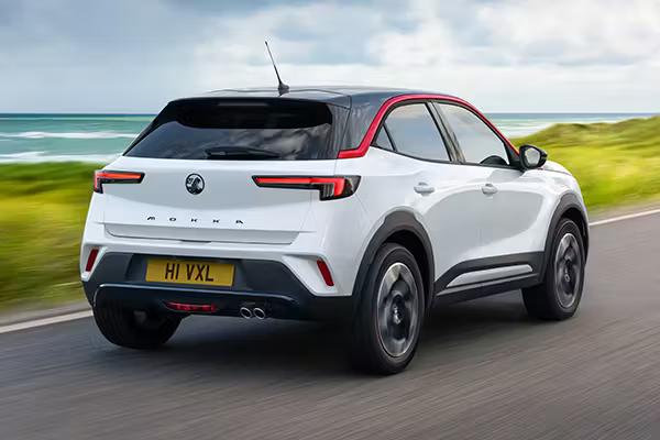 rear of whote vauxhall mokka