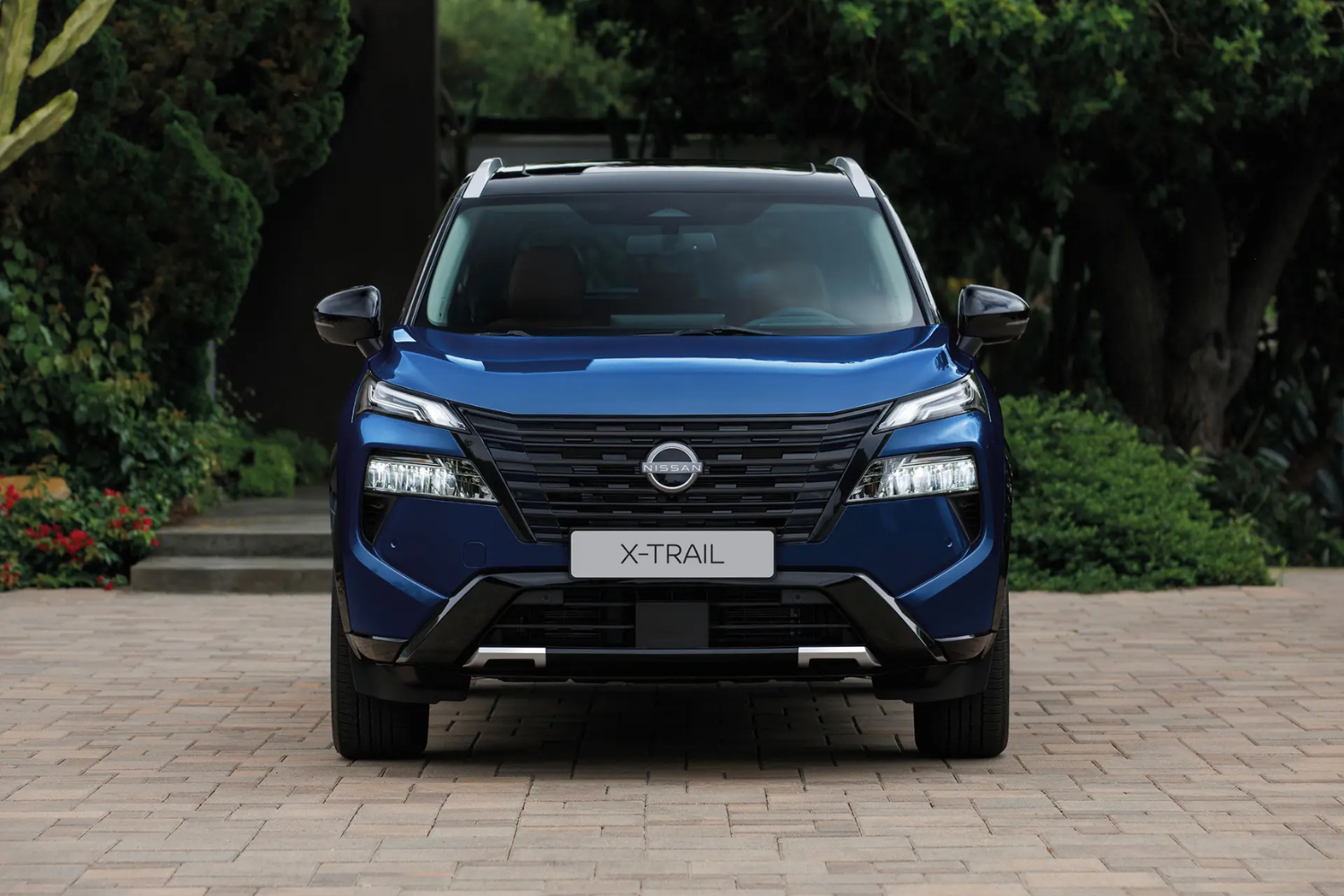 front view of new nissan x-trail