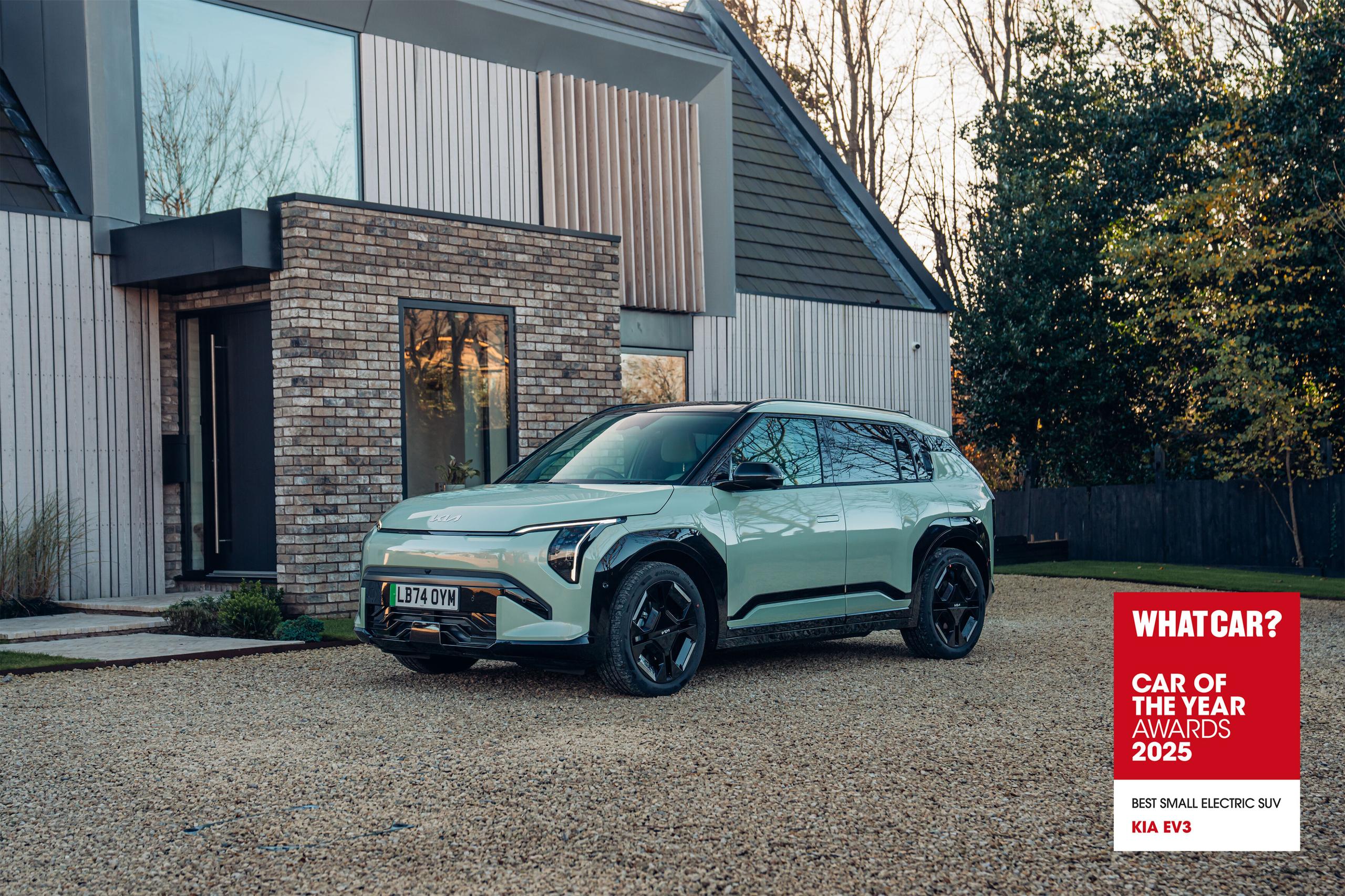 KIA EV3 WINS BEST SMALL ELECTRIC SUV AT WHATCAR? AWARDS 2025 | GRAVELLS KIA