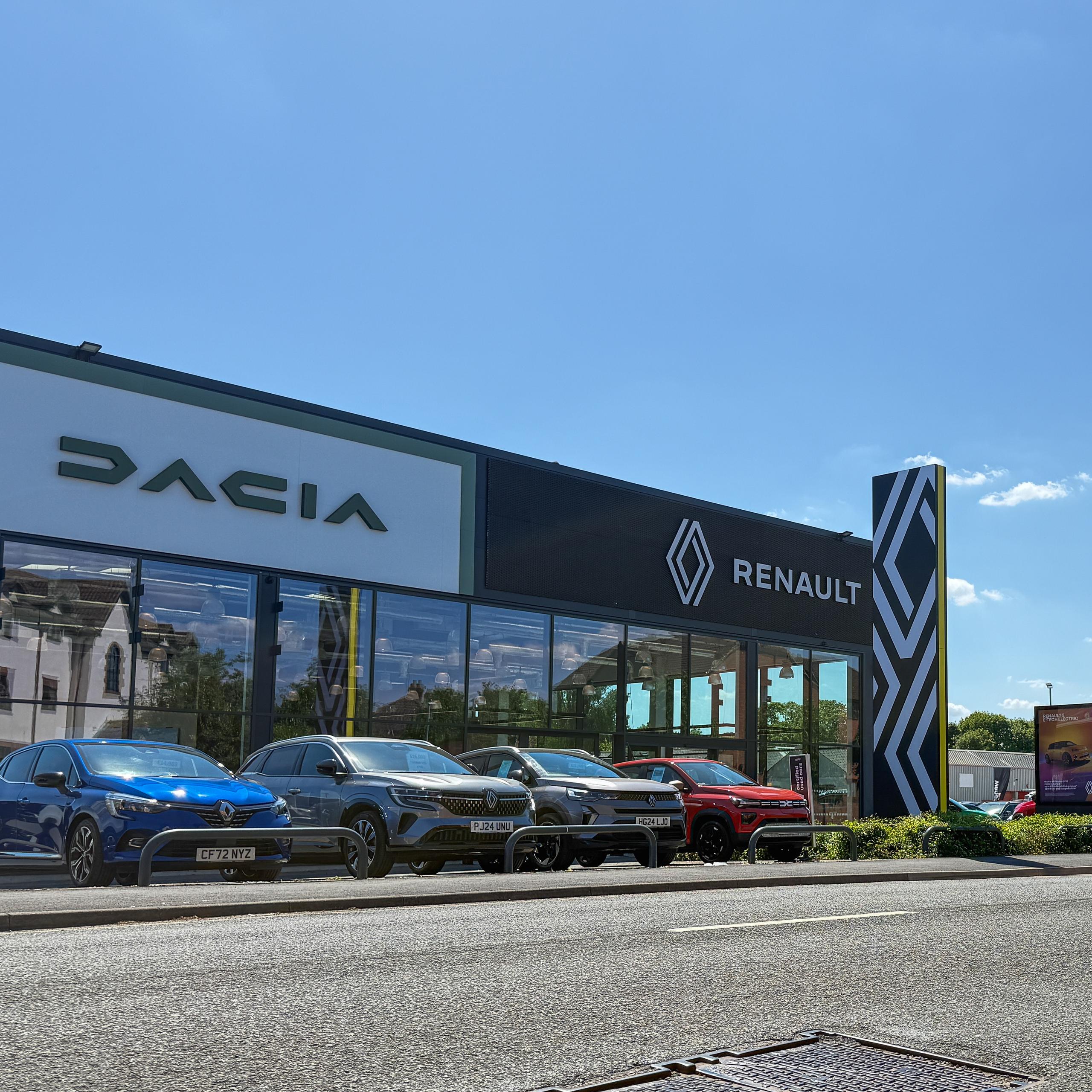 Image of Dealer Front Row & Renault & Dacia