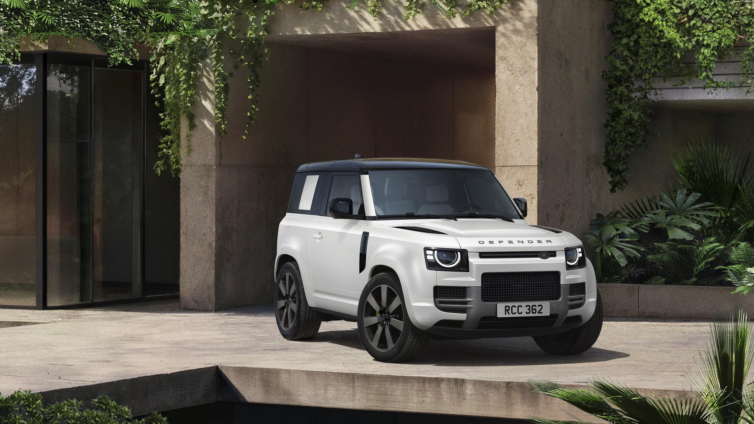 TOUGH LUXURY: NEW DEFENDER VERTEX LEADS DESIGN AND ACCESSORY UPDATE 