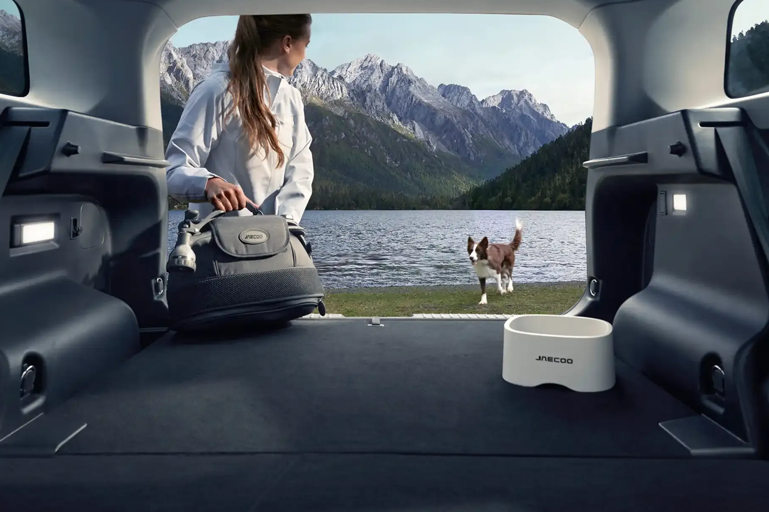 looking out the boot from a JAECOO 5