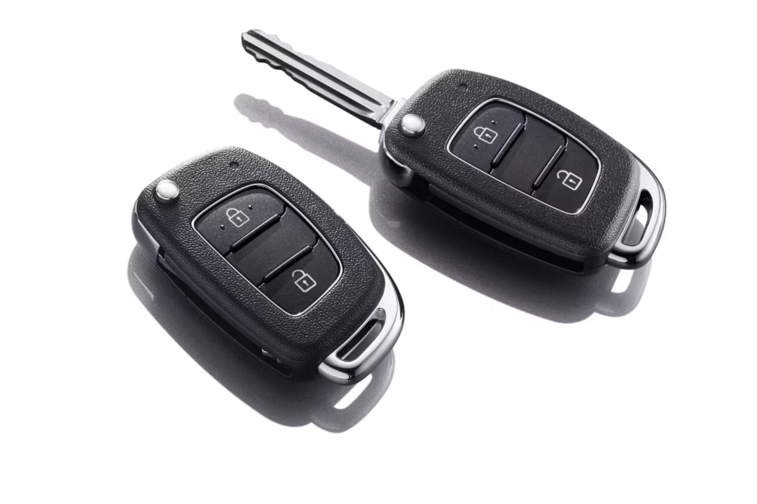 2 sets of hyundai car keys